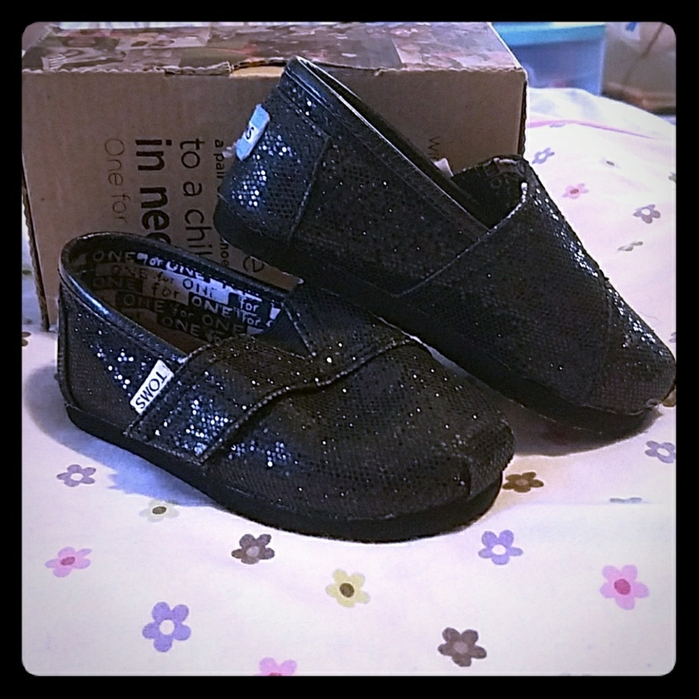 Tom's Black Glitters